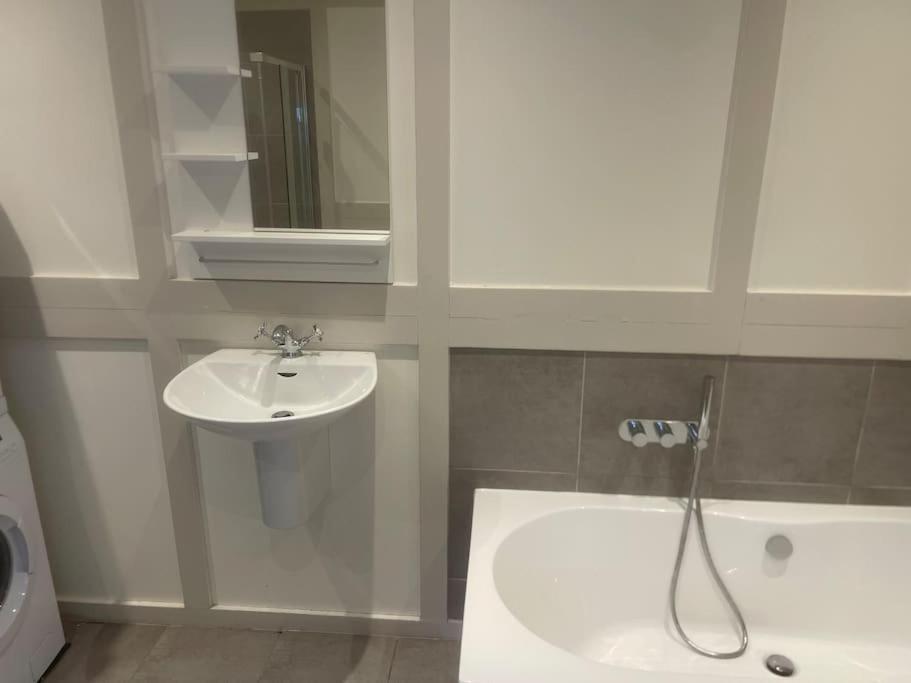 Spacious 2 Bedroom Apartment In The Heart Of Soho. Londres Extérieur photo