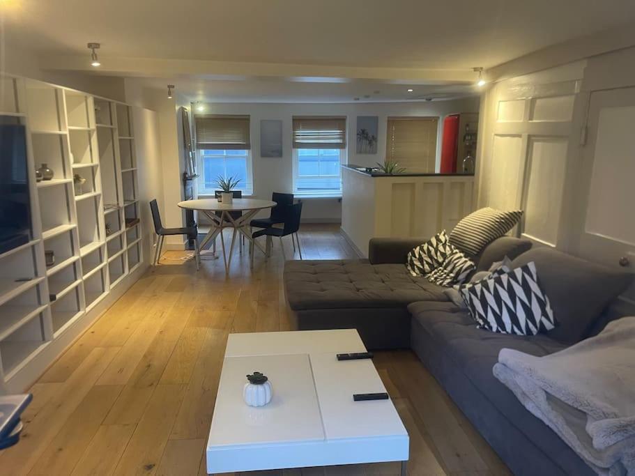 Spacious 2 Bedroom Apartment In The Heart Of Soho. Londres Extérieur photo